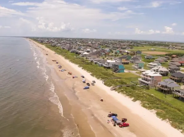 983 W Verdia Dr, Crystal Beach, TX 77650