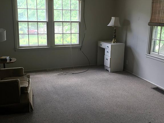 5th image of 108 E Woodbury St APT 2