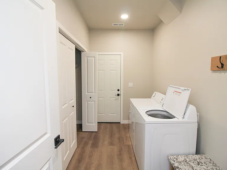 River Park Townhomes — Photo 17