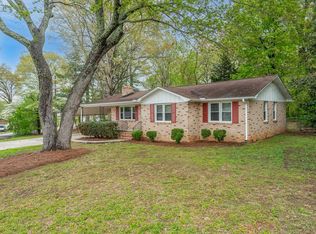 2 Chickasaw Dr, Greenville, SC 29617