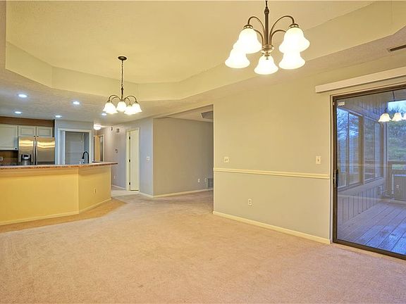 4th image of 624 Meredith Ln