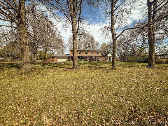 3rd image of 2210 W Golf Course Rd