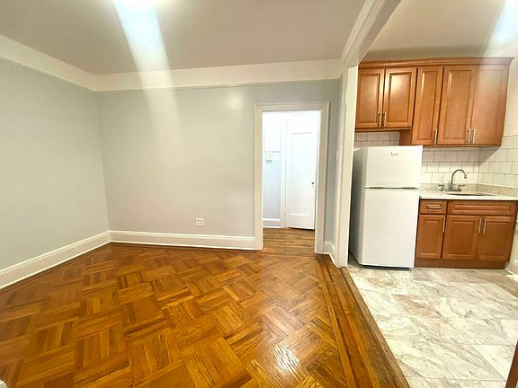 4th image of 34-29 43rd St #3B