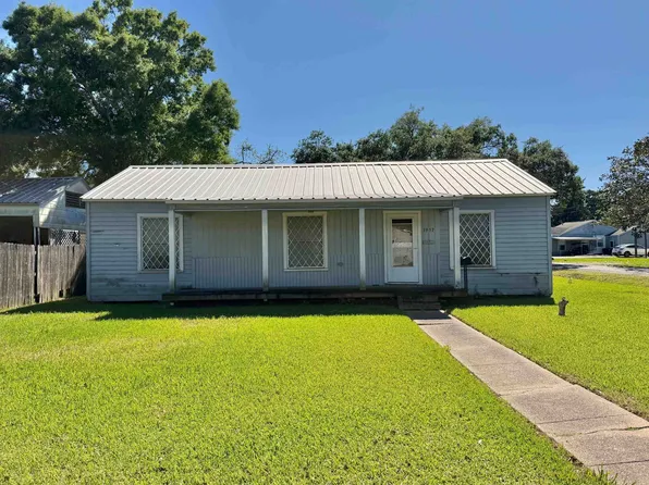 3957 Stuart Ave, Groves, TX 77619