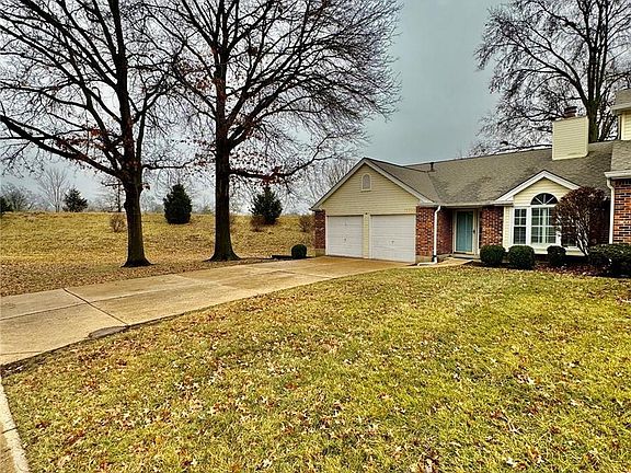 3rd image of 13300 Woodlake Village Ct E