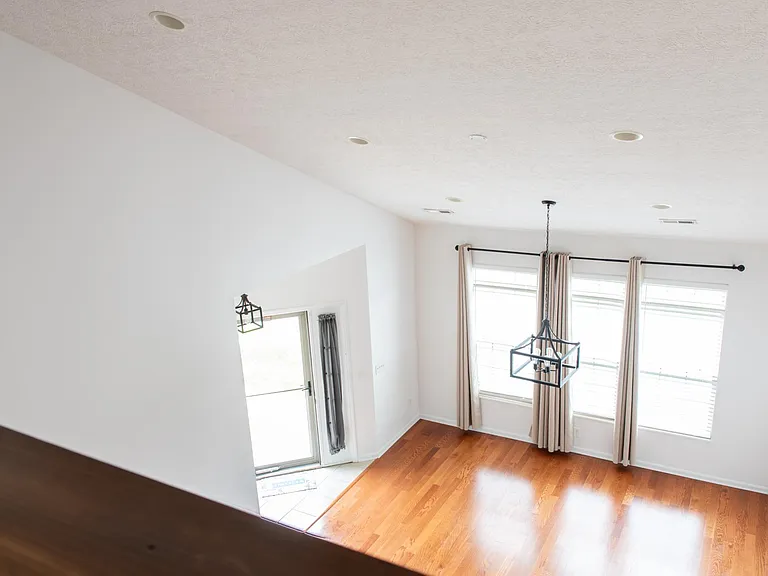 Light and airy front room and foyer