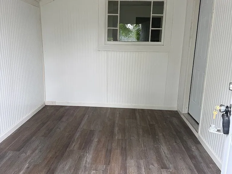 1052 N John St — Photo 14