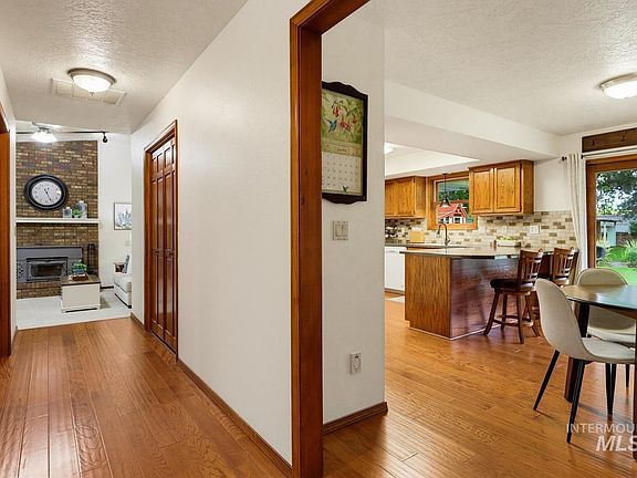 4th image of 2975 E Autumn Way