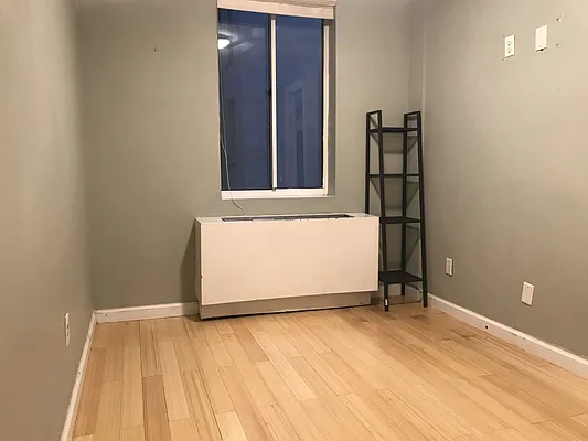 Rented by CBRE INC | media 32