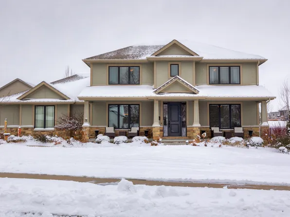 4812 160th St, Urbandale, IA 50323