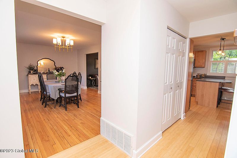 4th image of 86 Hathorn Boulevard