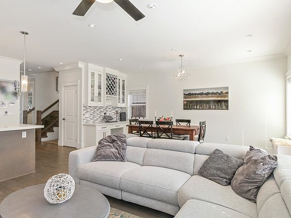 5th image of 4748A 55b St