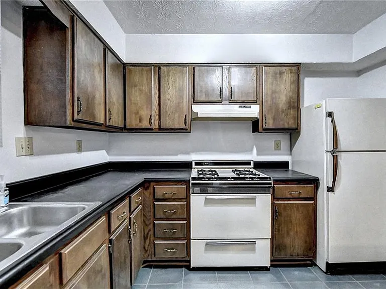 3241 Shadow Walk Ln — Photo 12