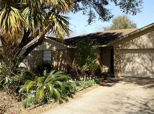 4811 E 34th St, Dickinson, TX 77539