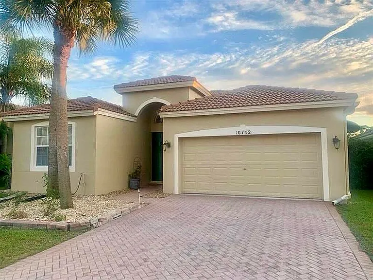 10752 Oak Bend Way — Photo 3
