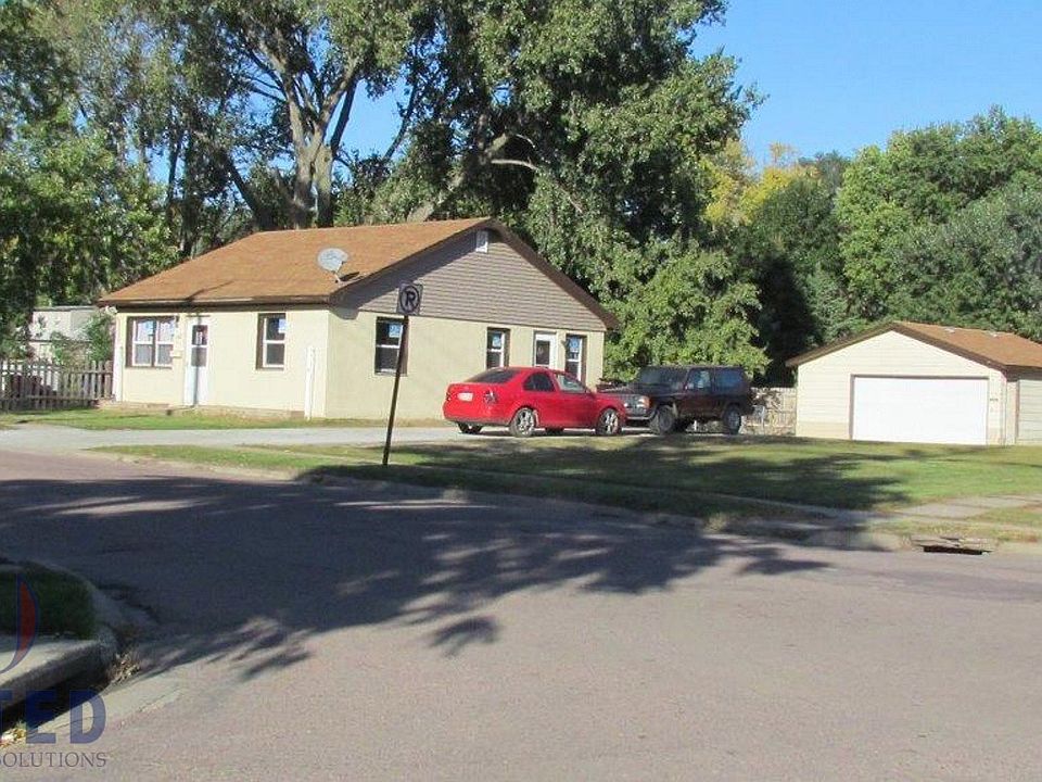 1st image of 1118 B St