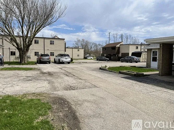 2 bed, 1.5 bath, 1100 sqft, $900 — Photo 2