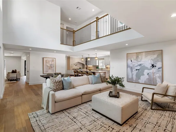 814 Azalea St, Houston, TX 77018