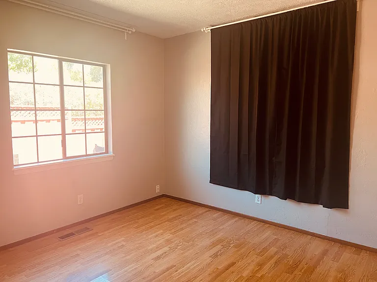 442 Bryan Ave — Photo 8