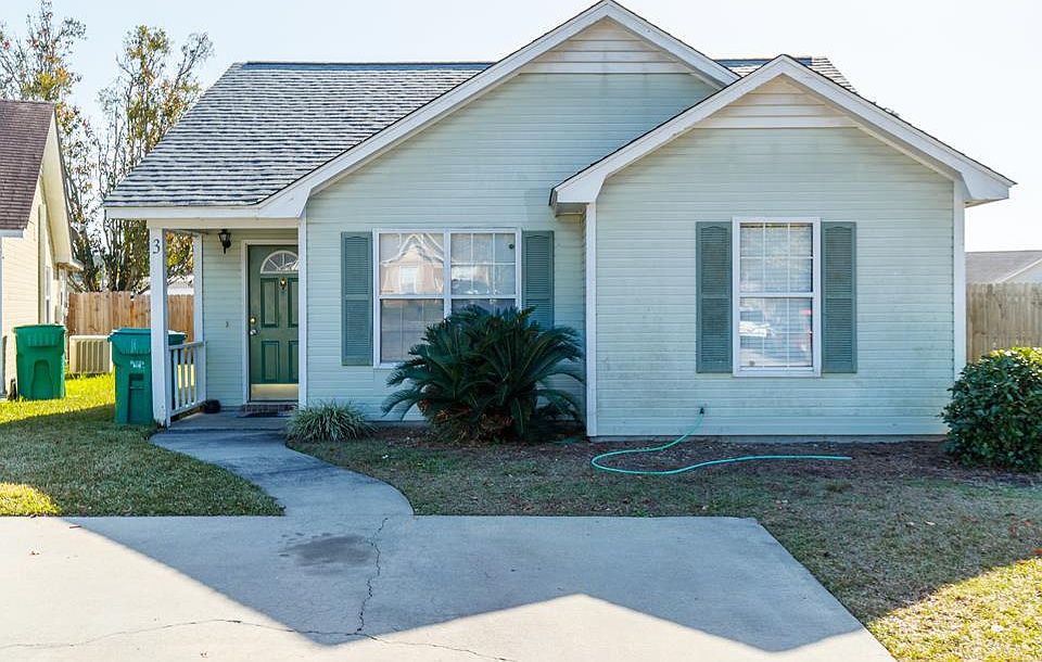 1st image of 3 Kensington Cir