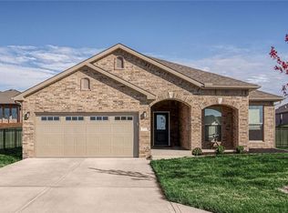 6751 Arapahoe Dr, Shawnee, KS 66226