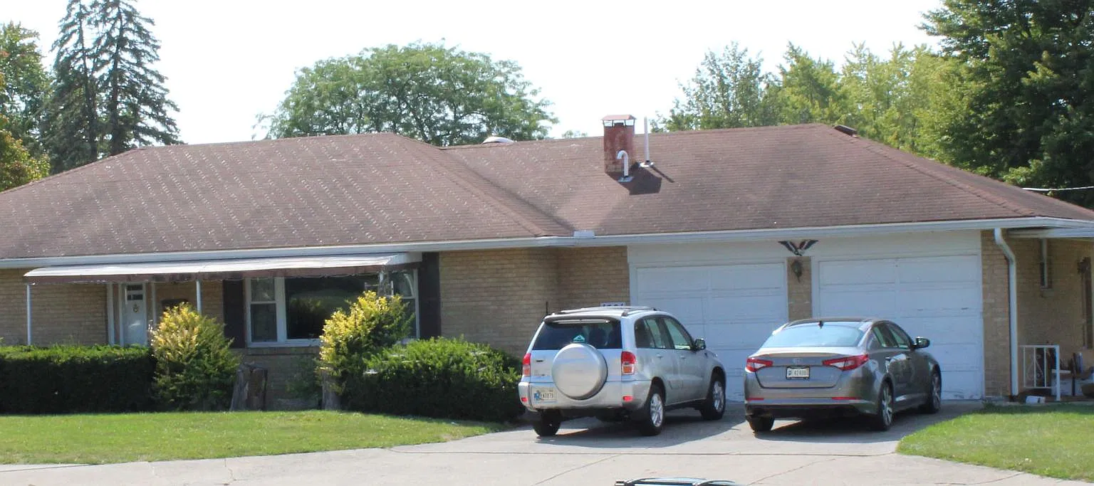 5 bed, 1288 sqft, $2,100 — Photo 1