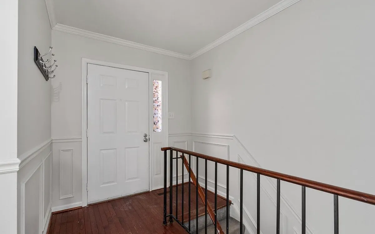 Entryway - 3746 Madison Ln #A