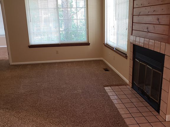 5th image of 6076 Gunbarrel Ave APT A