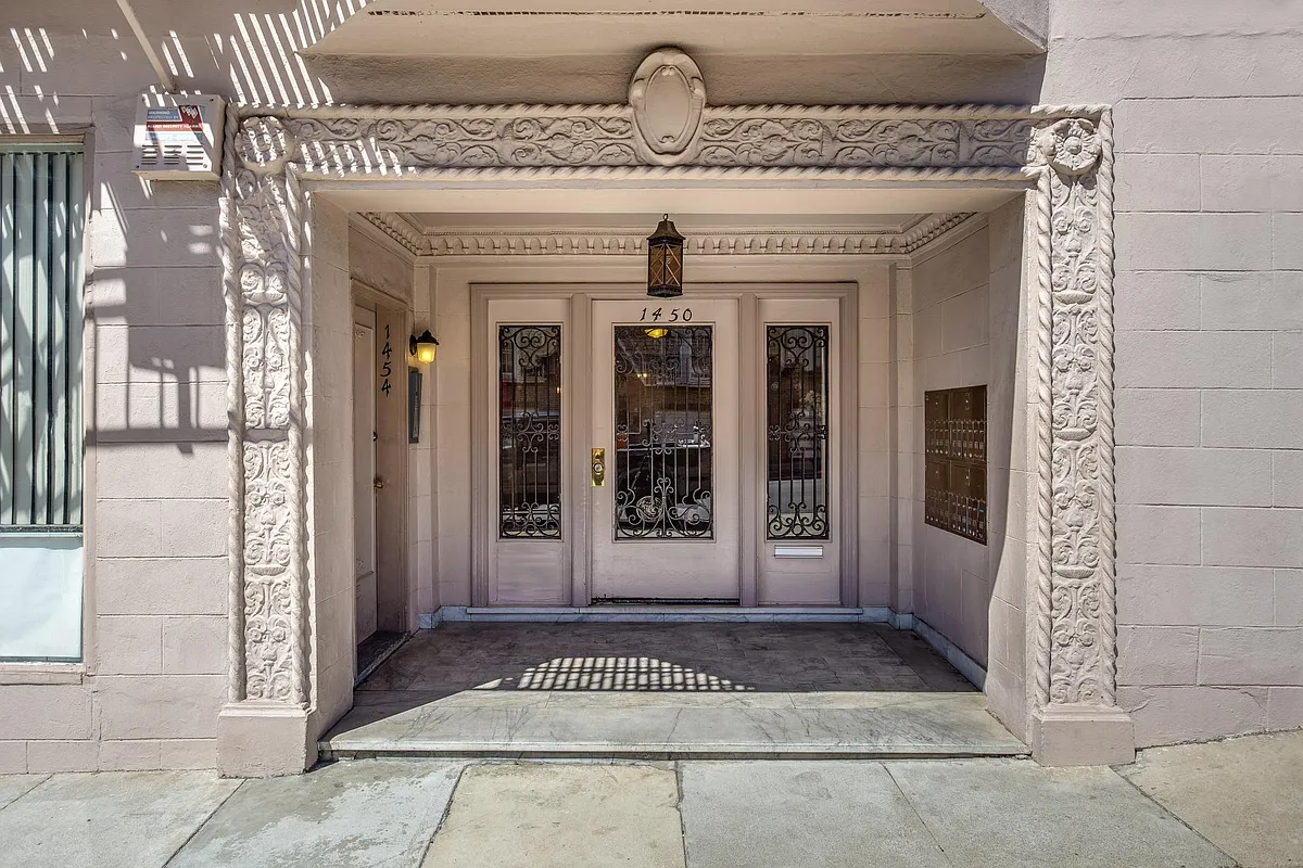 Building Photo - 1450 Chestnut St #101
