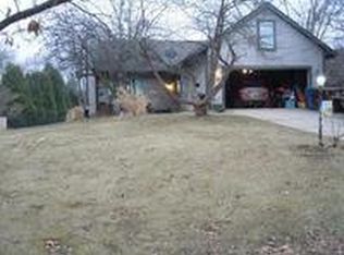1359 Muscatatuck Dr, Valparaiso, IN 46385