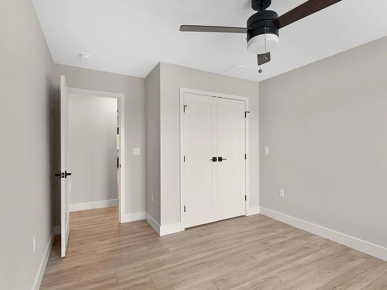 2191 W Parkview Ave — Photo 24