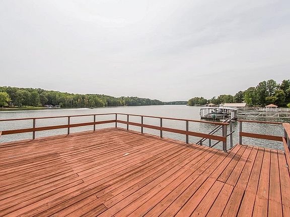 3rd image of 192 Whispering Pines Dr