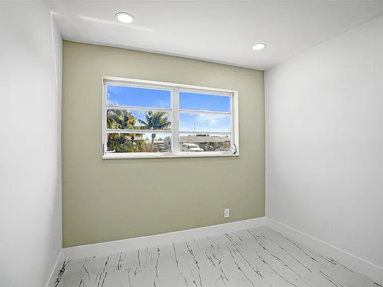 1437 SW 1st Ave — Photo 21