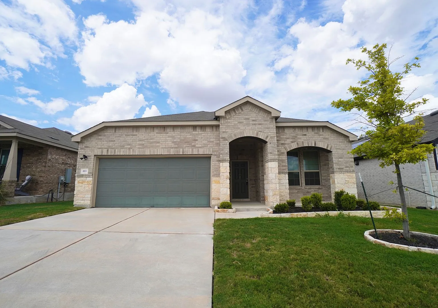 3 Bed, 2 Bath Single-Family Home for Lease in Taylor, TX! — Photo 1