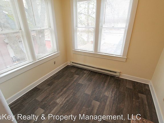 4th image of 720 S Jefferson St #1204