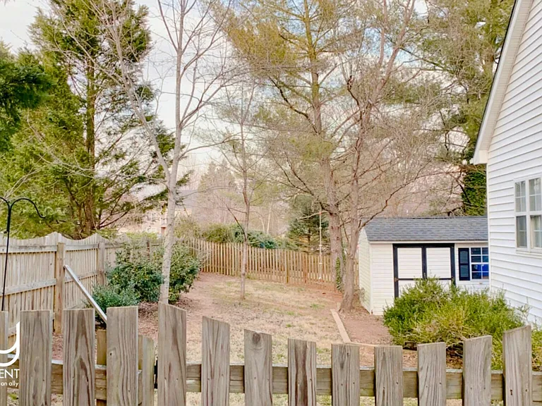 1003 Wintergreen Ln — Photo 47