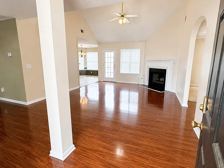 5115 Towne Park Dr — Photo 3