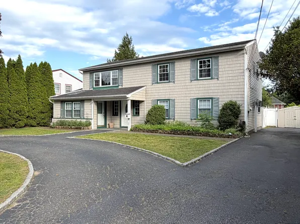 (undisclosed Address), West Babylon, NY 11704