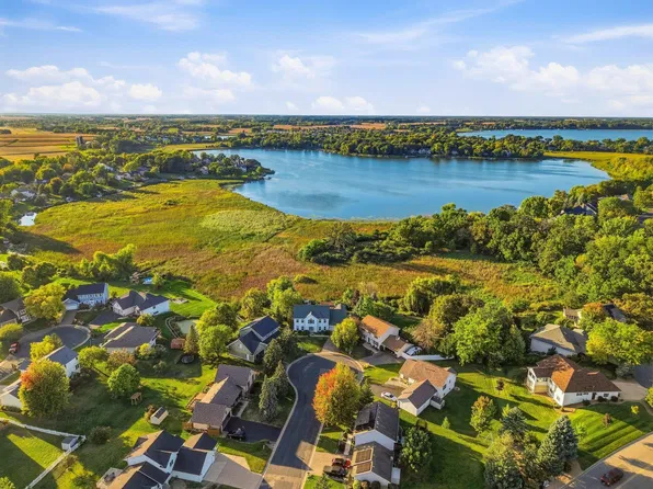 682 Tanager Rd, Waconia, MN 55387