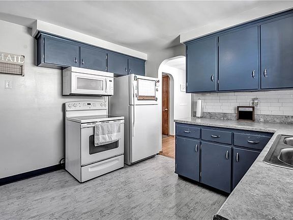 4th image of 159 Cresthill Ave