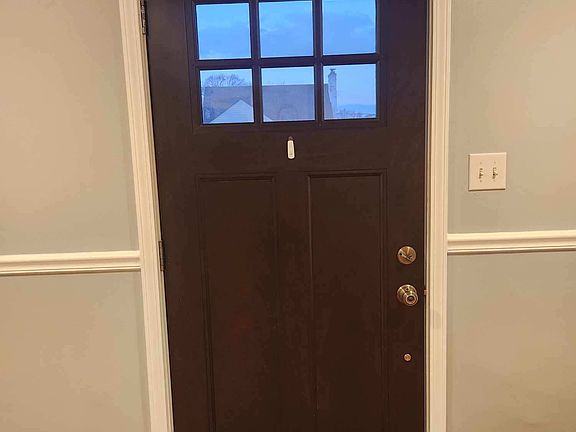4th image of 2441 Northview Ave
