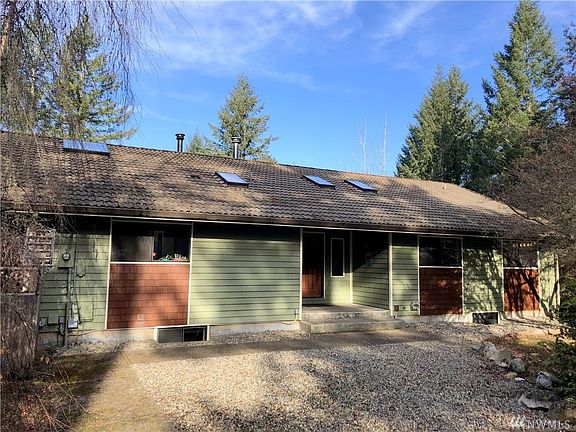 2nd image of 4919 Foxtrail Dr NE