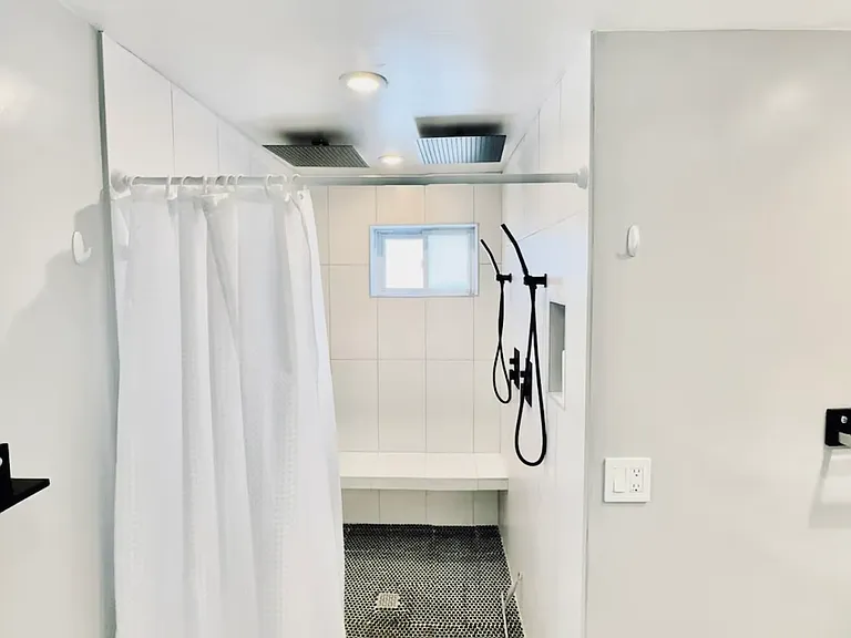2517 Curtis St — Photo 10