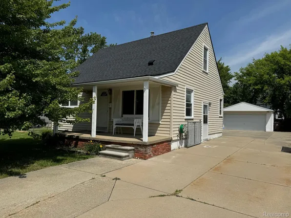 29014 Cambridge St, Garden City, MI 48135