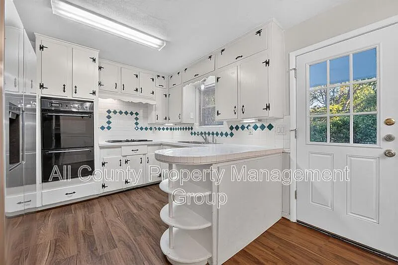 3 bed, 2.0 bath, 1430 sqft, $1,825 — Photo 4