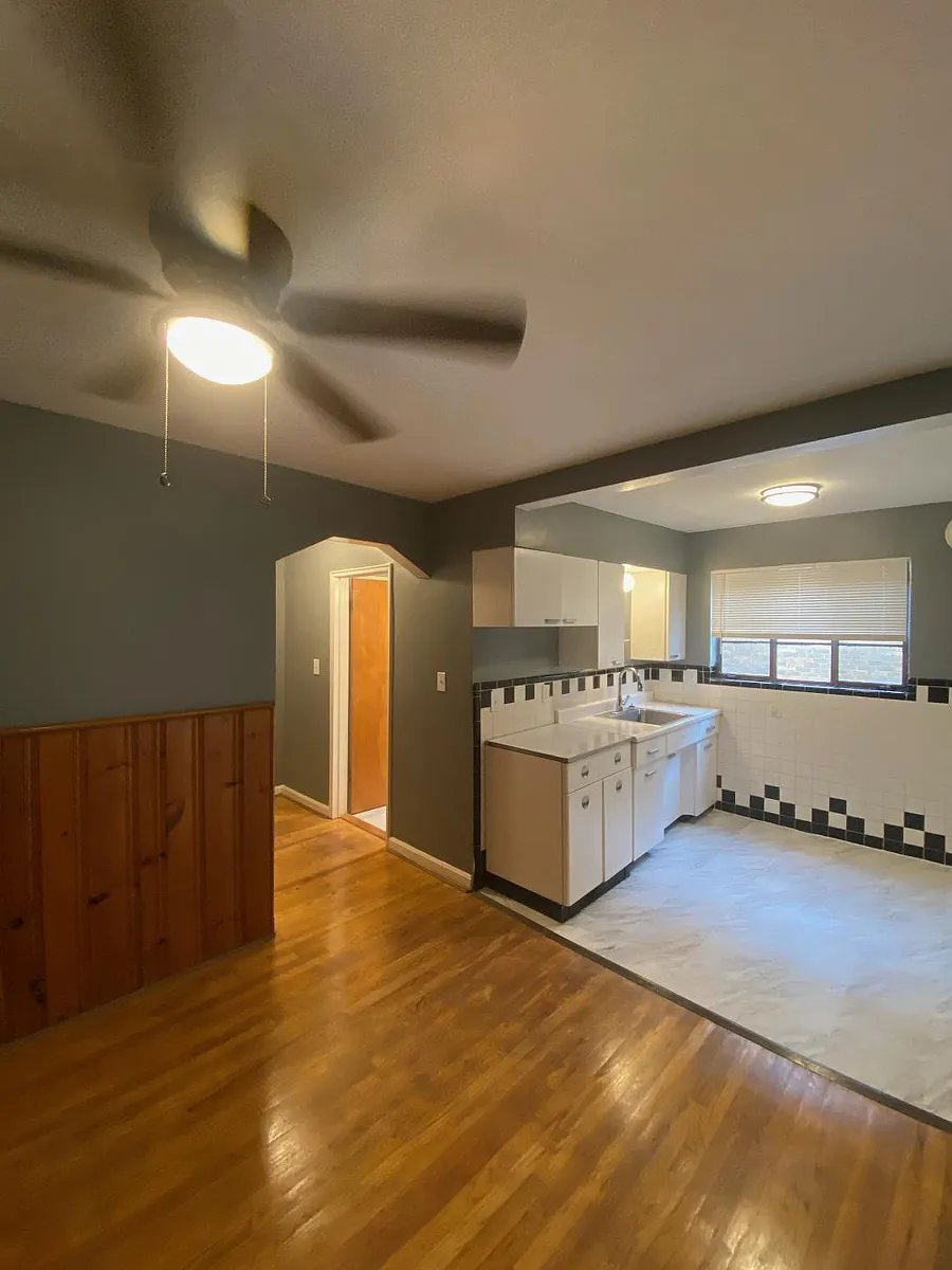 Building Photo - 4434 Ridgeview Ave #3