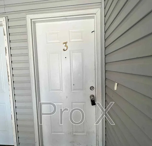 2216 E 8th St #3 — Photo 2