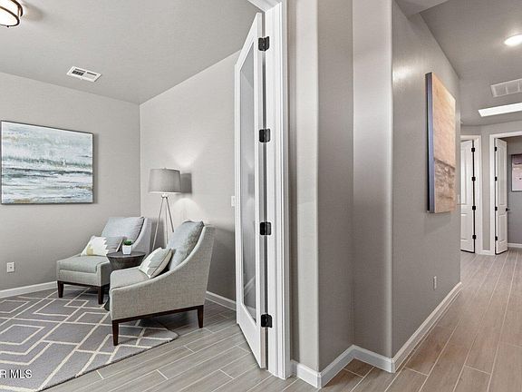 3rd image of 900 Sandhurst Pl
