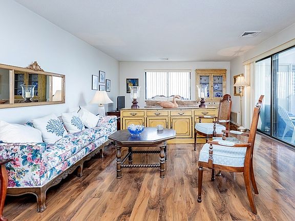 4th image of 295 Lynn Shore Dr APT 105