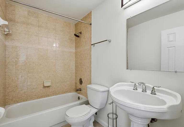 301 Kenmore Ave — Photo 9